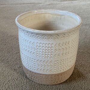 White and Tan Textured Ceramic Planter